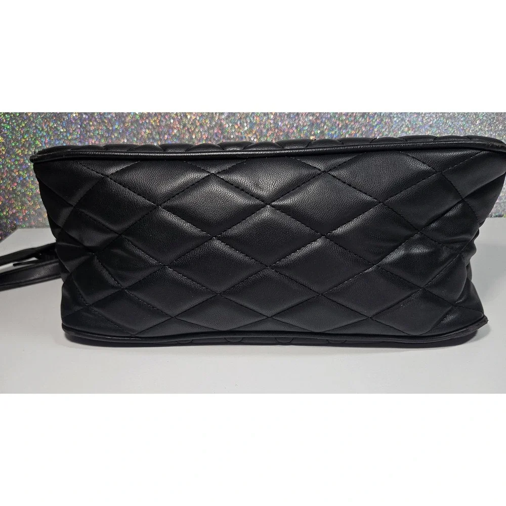 STEVE MADDEN‎ Black Quilted Crossbody Bag Silver SM Logo Flap Closure Messenger